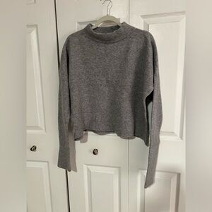 Vineyard Vines Women’s Cozy Grey Sweater with extra long sleeves.
